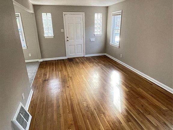 3rd image of 8311 Archer Ave