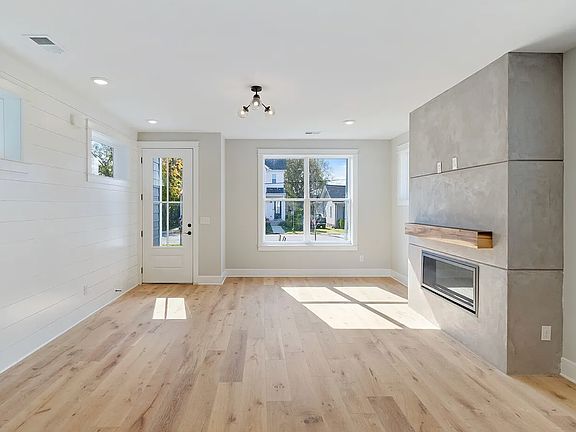 5th image of 6006 California Ave #B