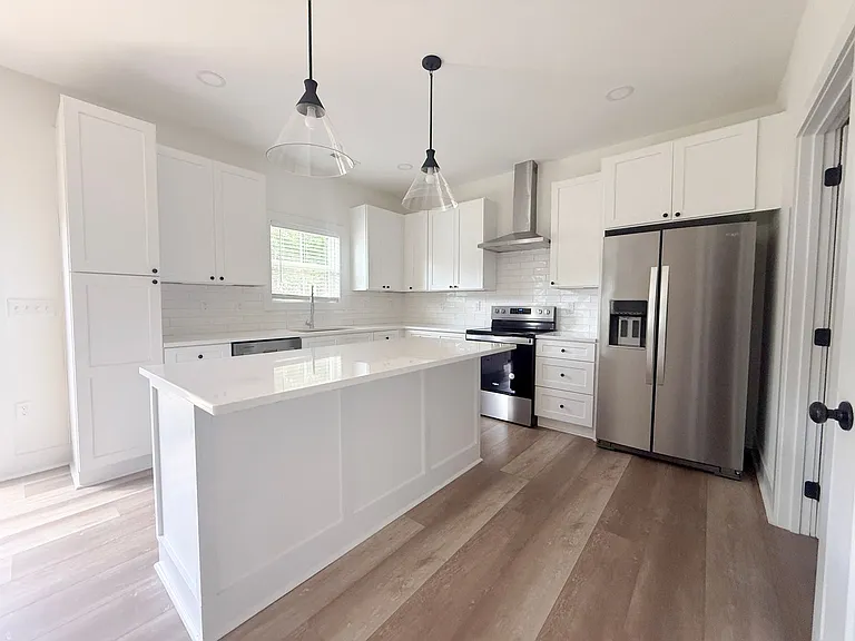 1403 Westbrook Cir — Photo 8