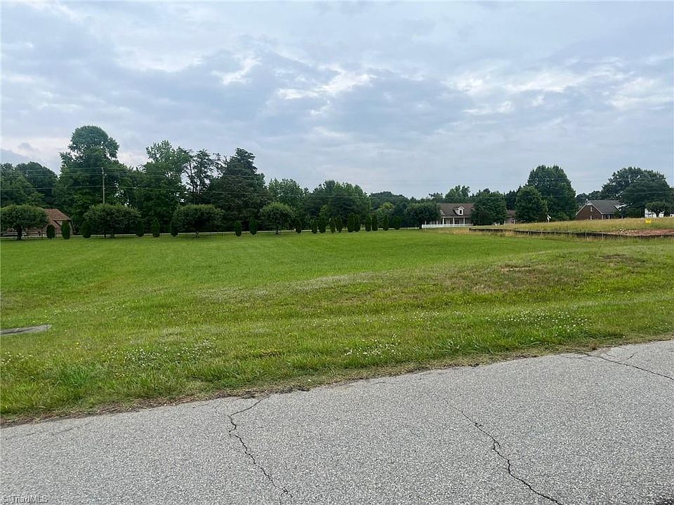 1st image of 8307 Hunters Dr #32