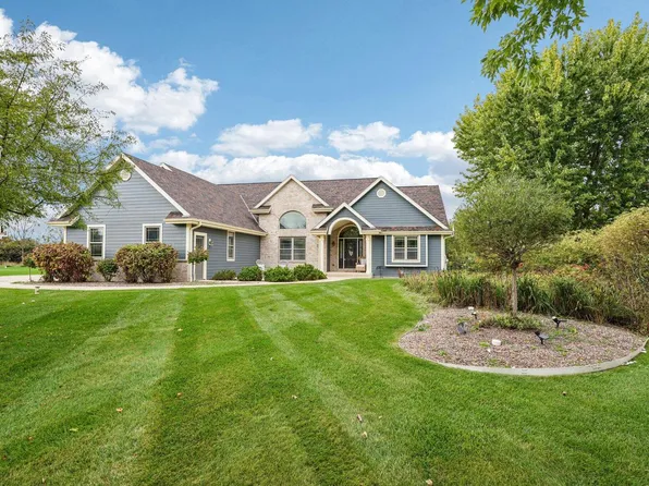 W344N6731 Jorgenson WAY, Oconomowoc, WI 53066