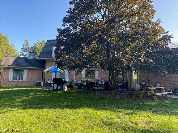 4th image of 1290 Country Club Dr