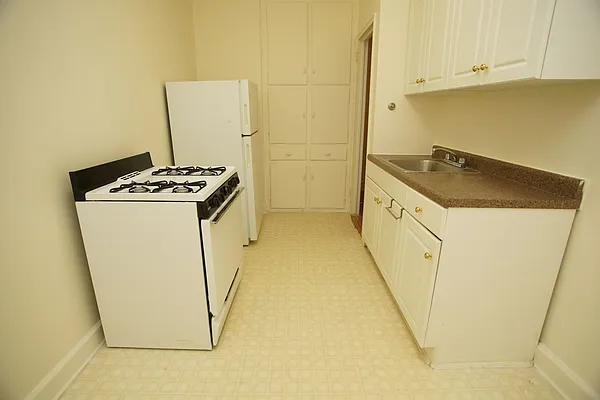 Rented by Norman Raindel, LREB | media 9