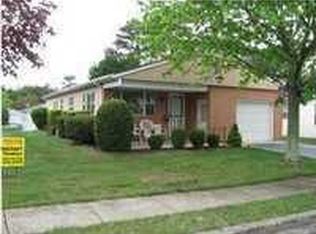1 Burgess Ct, Toms River, NJ 08757
