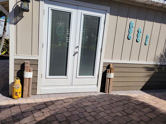 4th image of 628 SW 35th Trace