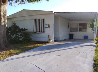 5 La Costa Ln, Pt Saint Lucie, FL 34952