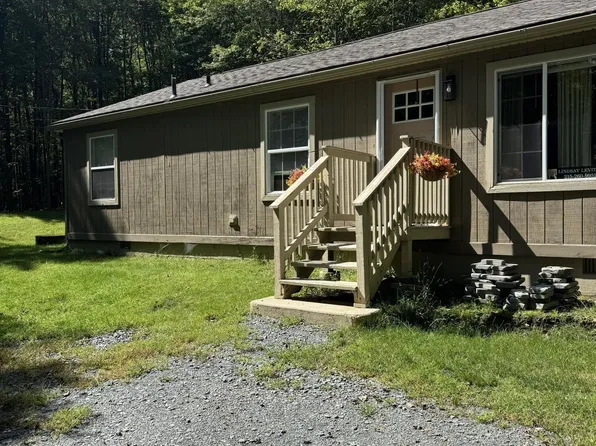 79 Wild Turkey Cir, Lake Ariel, PA 18436