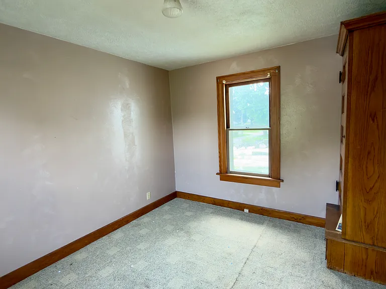 First floor bedroom (to the rear of the living room)