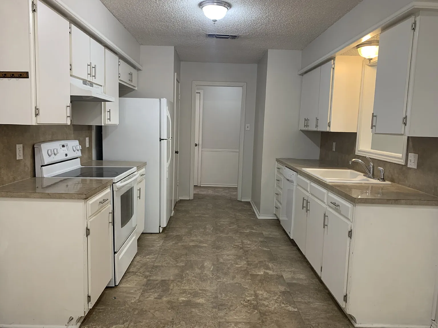 3 bed, 2.0 bath, 1428 sqft, $1,550 — Photo 4