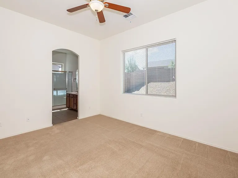 4511 N Dryden St — Photo 10