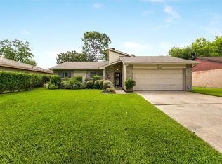 458 Buoy Rd, Webster, TX 77598