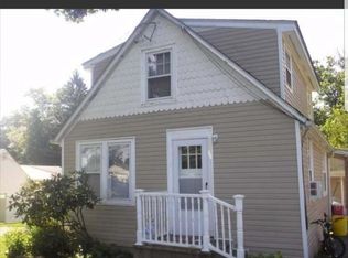 16 Orchard Ave, Pennington, NJ 08534