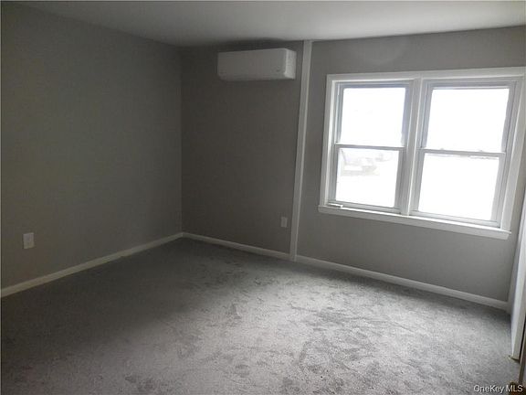 5th image of 41 Willow Ave