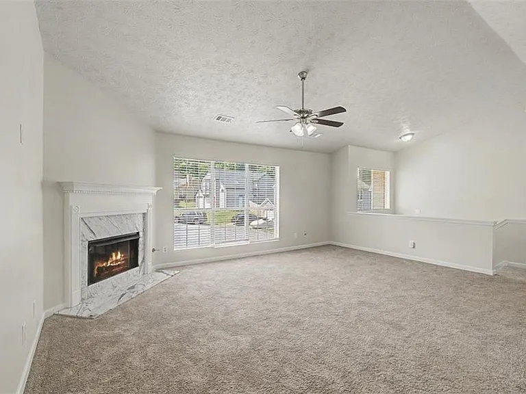 488 Barclay Ct — Photo 5