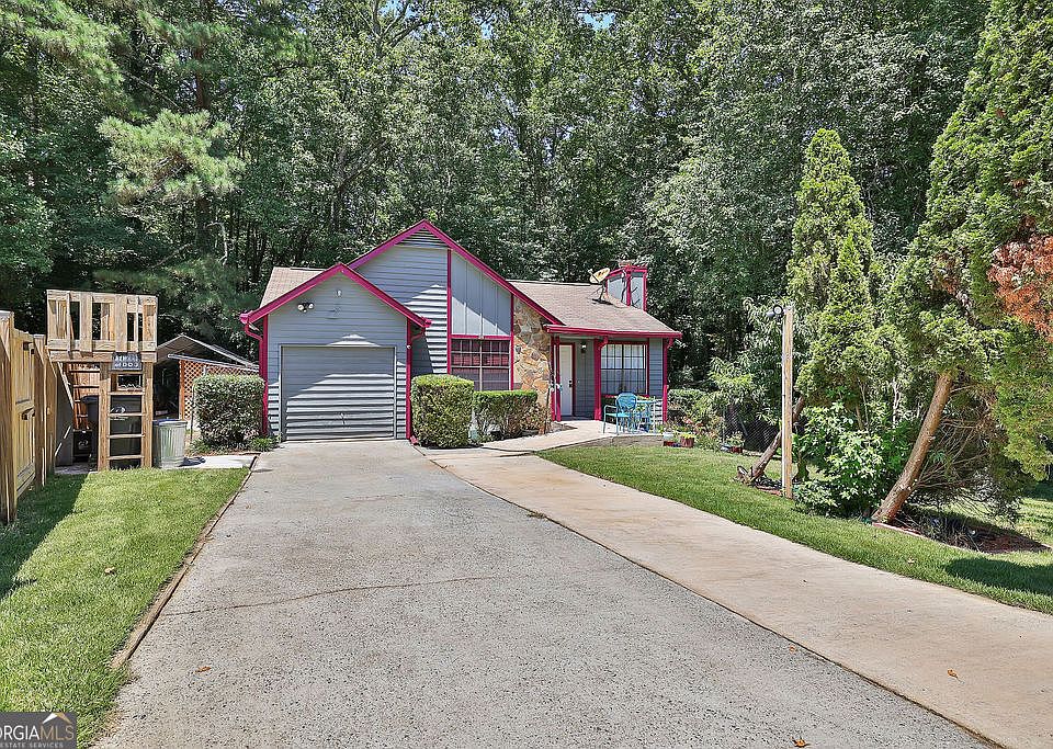 1st image of 624 Harvard Dr NW