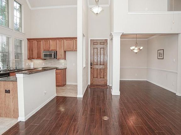 3rd image of 2133 Walnut Square Dr