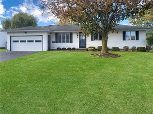 121 Oak Bridge Way, Rochester, NY 14612