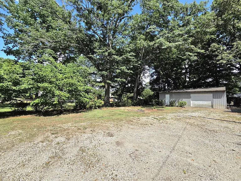 138 Woodland Dr — Photo 4