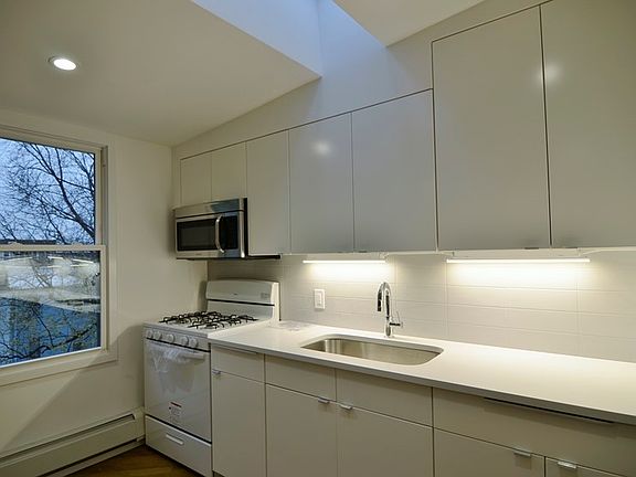 3rd image of 253 Halsey St APT 3