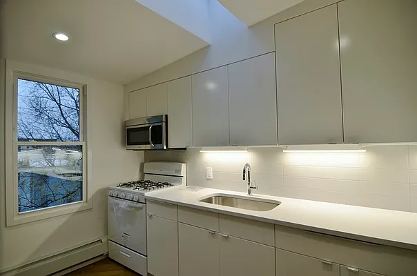 Rented by Park Property Advisors | media 3