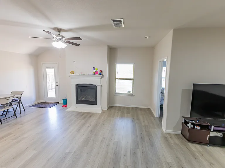 6321 Wales St — Photo 9