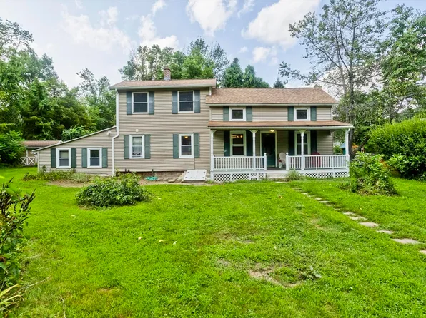 23 Maple St, Chester, MA 01011