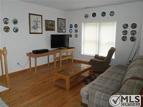 4th image of 348 NE Willow Bend Ter