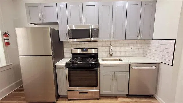 Charming Union City 2 BR at 318 28th St - Heat & Hot Water Included! — Photo 1