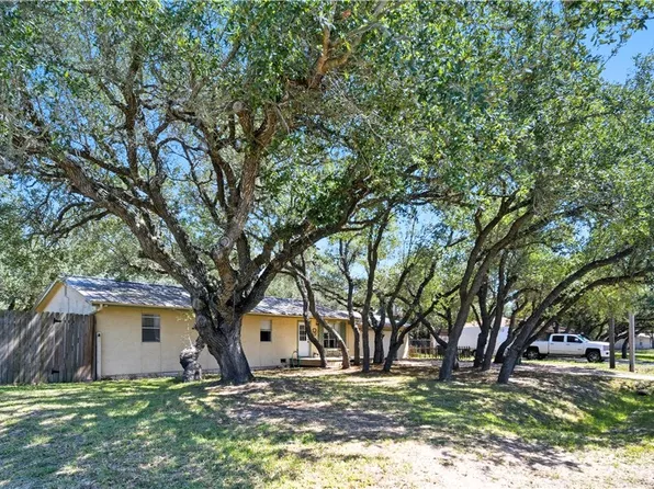 90 Griffith Dr, Rockport, TX 78382