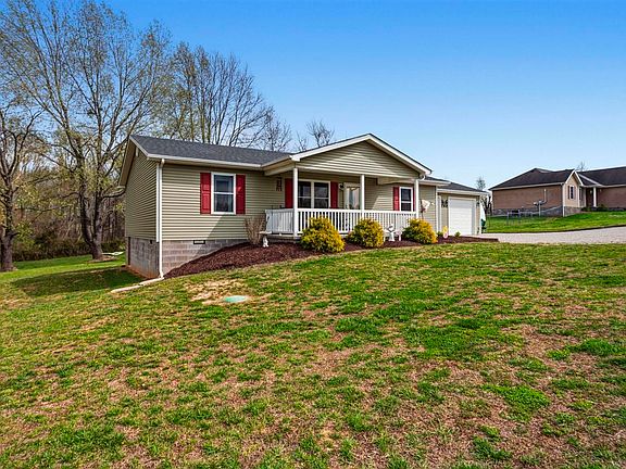 3rd image of 144 Den Dr