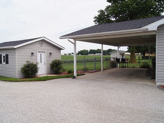 3rd image of 1403 Lake Park Dr