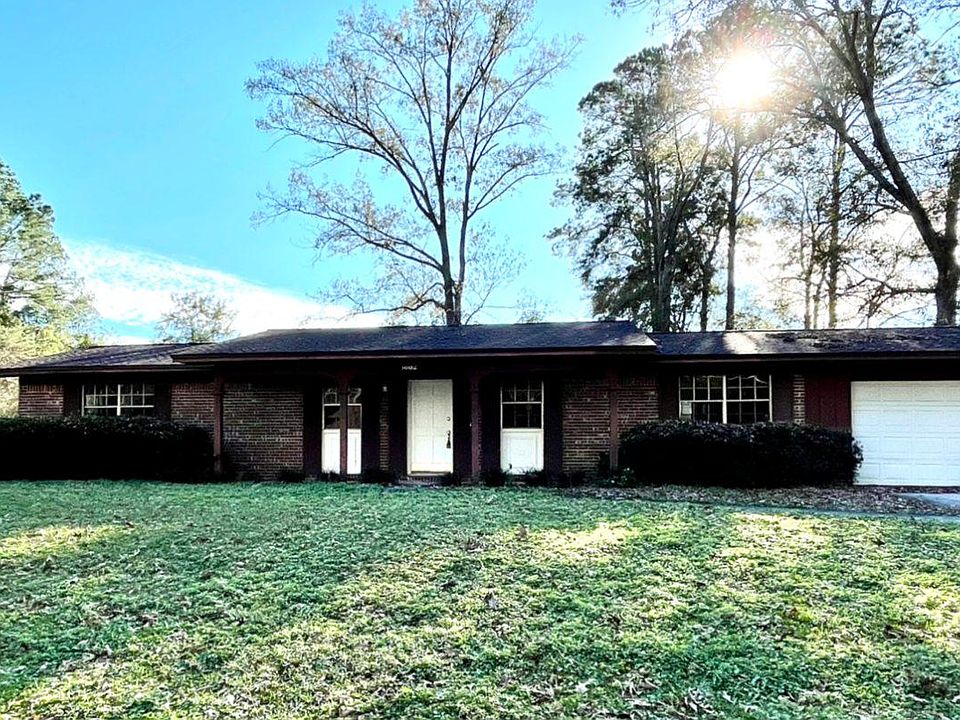 1st image of 1602 SW Caroline Ct