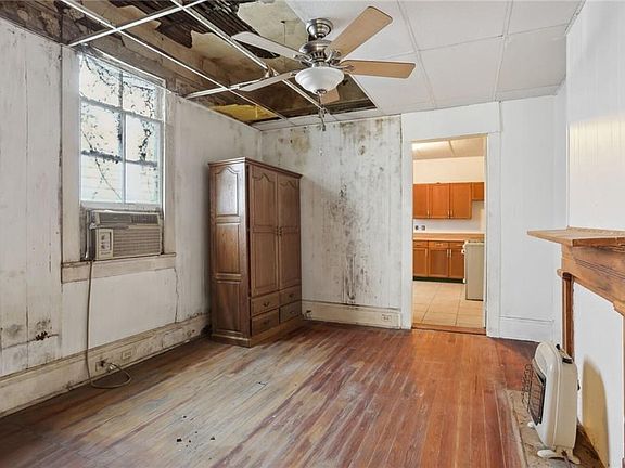 3rd image of 4613-15 Chestnut St