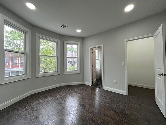 5th image of 204 Myrtle Ave #2E