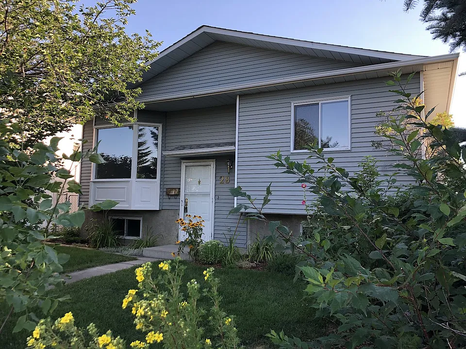 28 Bedwood Cres NE