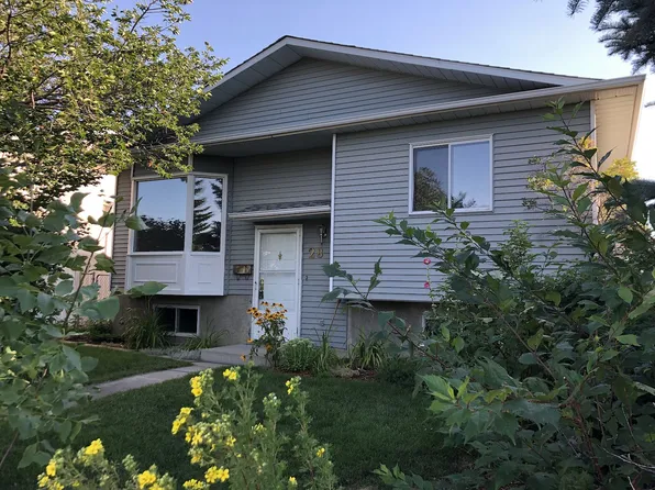 28 Bedwood Cres NE, Calgary, AB T3K 2G9