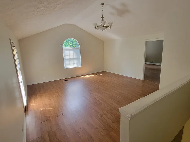 416 Hogan Cir — Photo 2