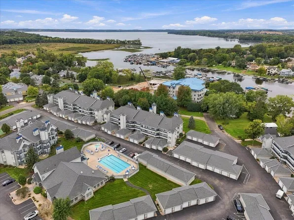 5383 Mariners Cove Dr Unit 414, Madison, WI 53704