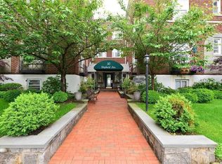 30 Shipherd Ave, Lynbrook, NY 11563