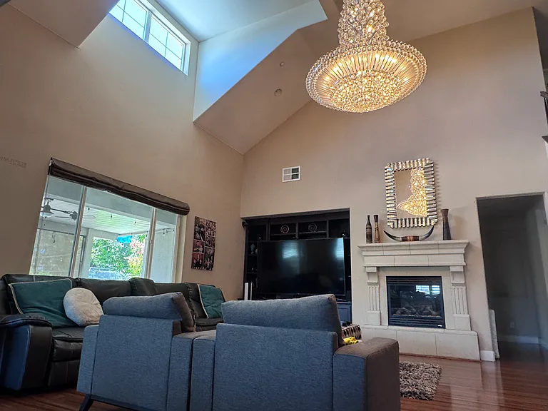 2055 Huntington Ct — Photo 8