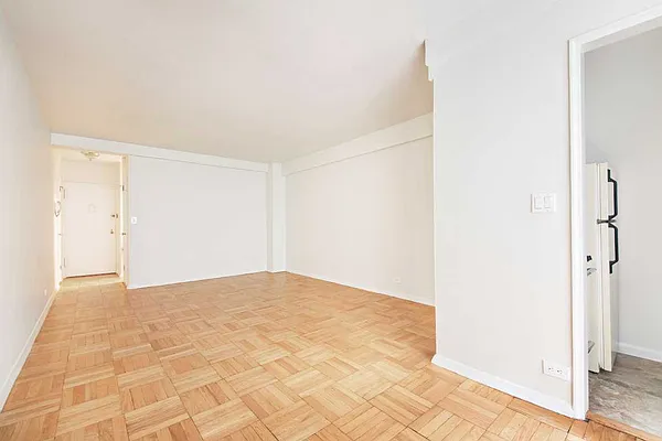 Rented by City Connections Realty | media 5