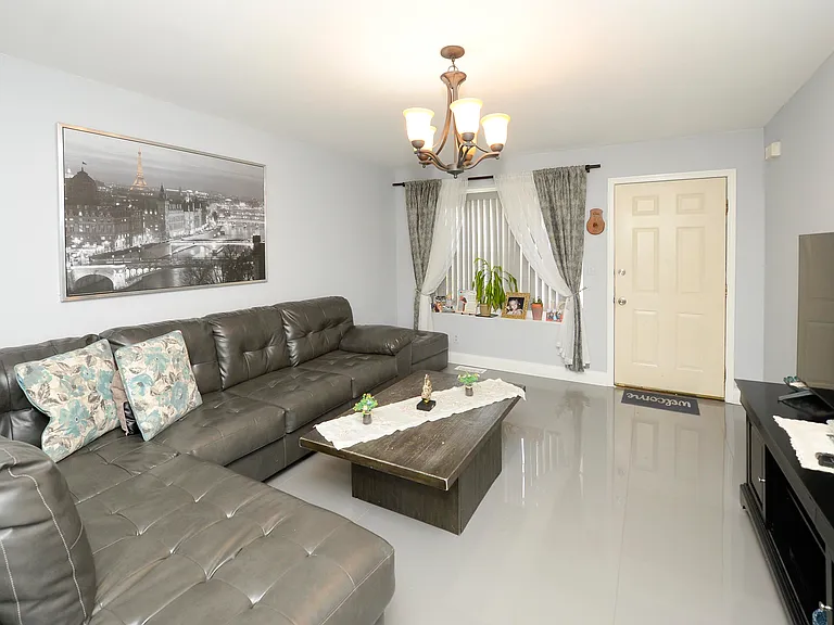 11 Park View Pl #2E — Photo 2
