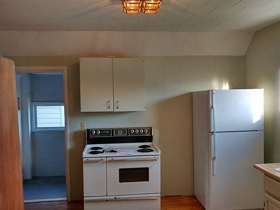 3rd image of 715 W Adams St