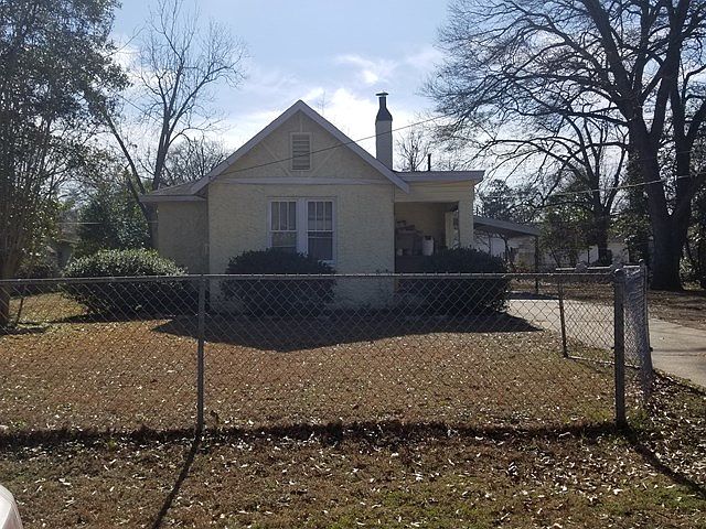 1st image of 2316 Garden Dr