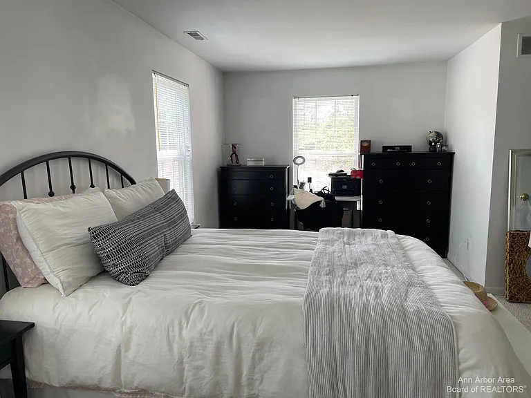 1085 Joyce Ln — Photo 13