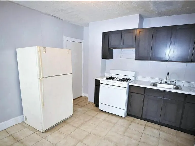 233 Hills Pl — Photo 1