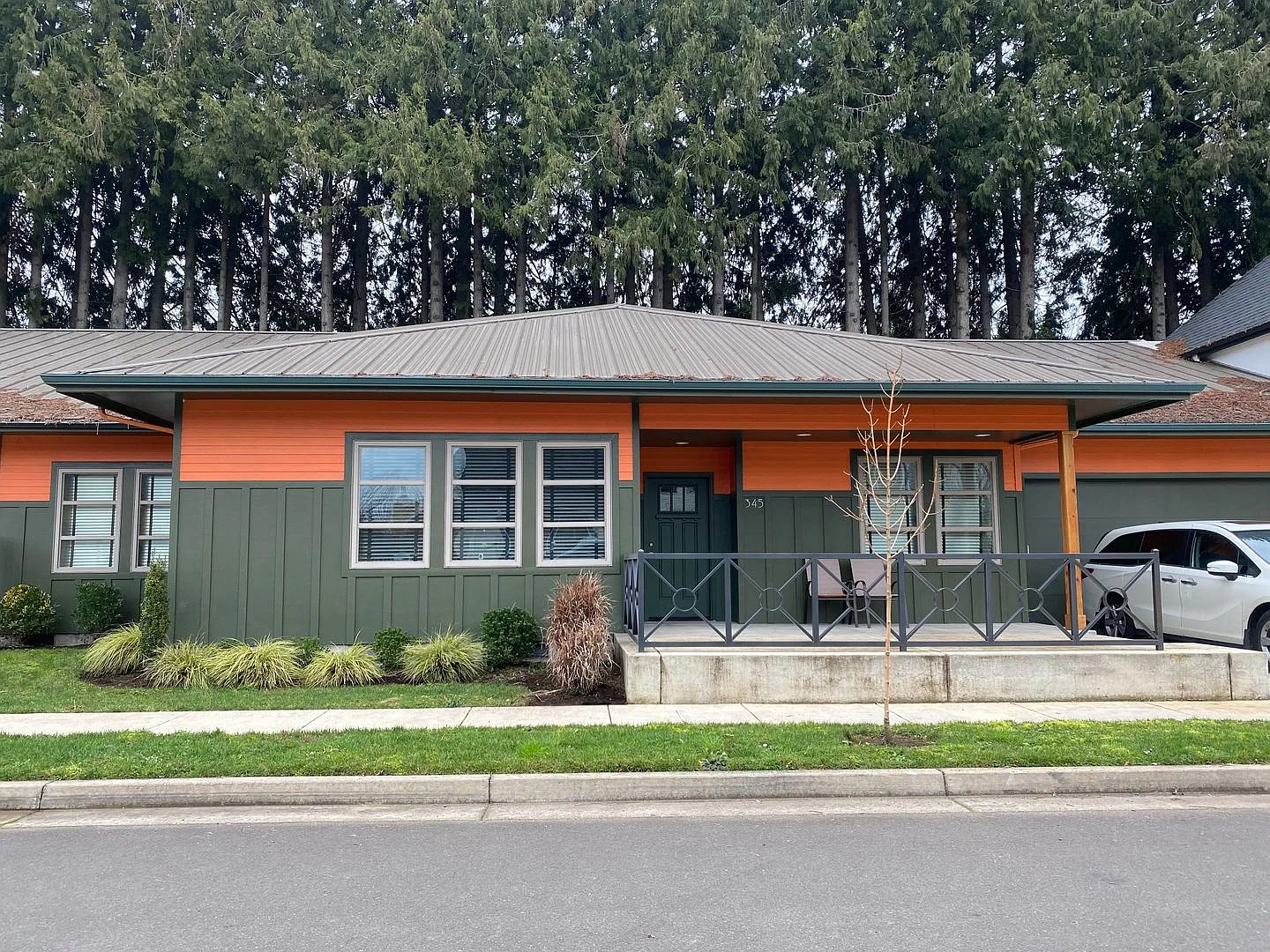 Beautiful Newer 2 Bed/2 Bath Home Near Autzen! — Photo 2