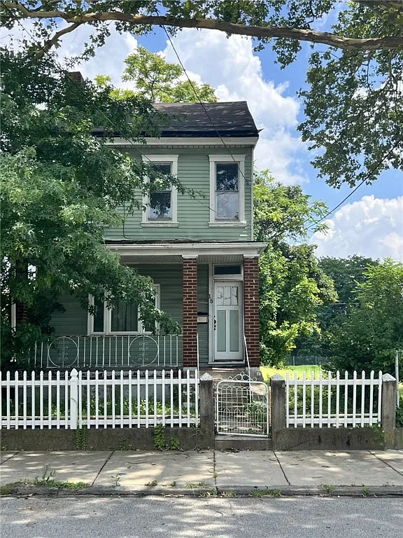 15 Mayflower St photo 1