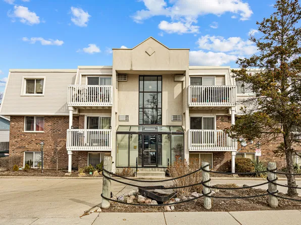 155 E Mill St APT 3, Wauconda, IL 60084