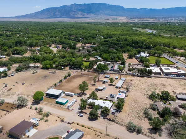 68 El Camino Verde, Corrales, NM 87048
